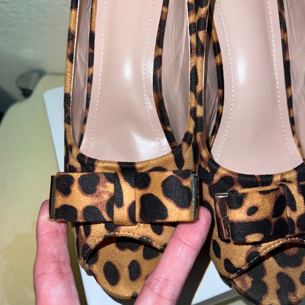 Leopard peep toe heels 🐆